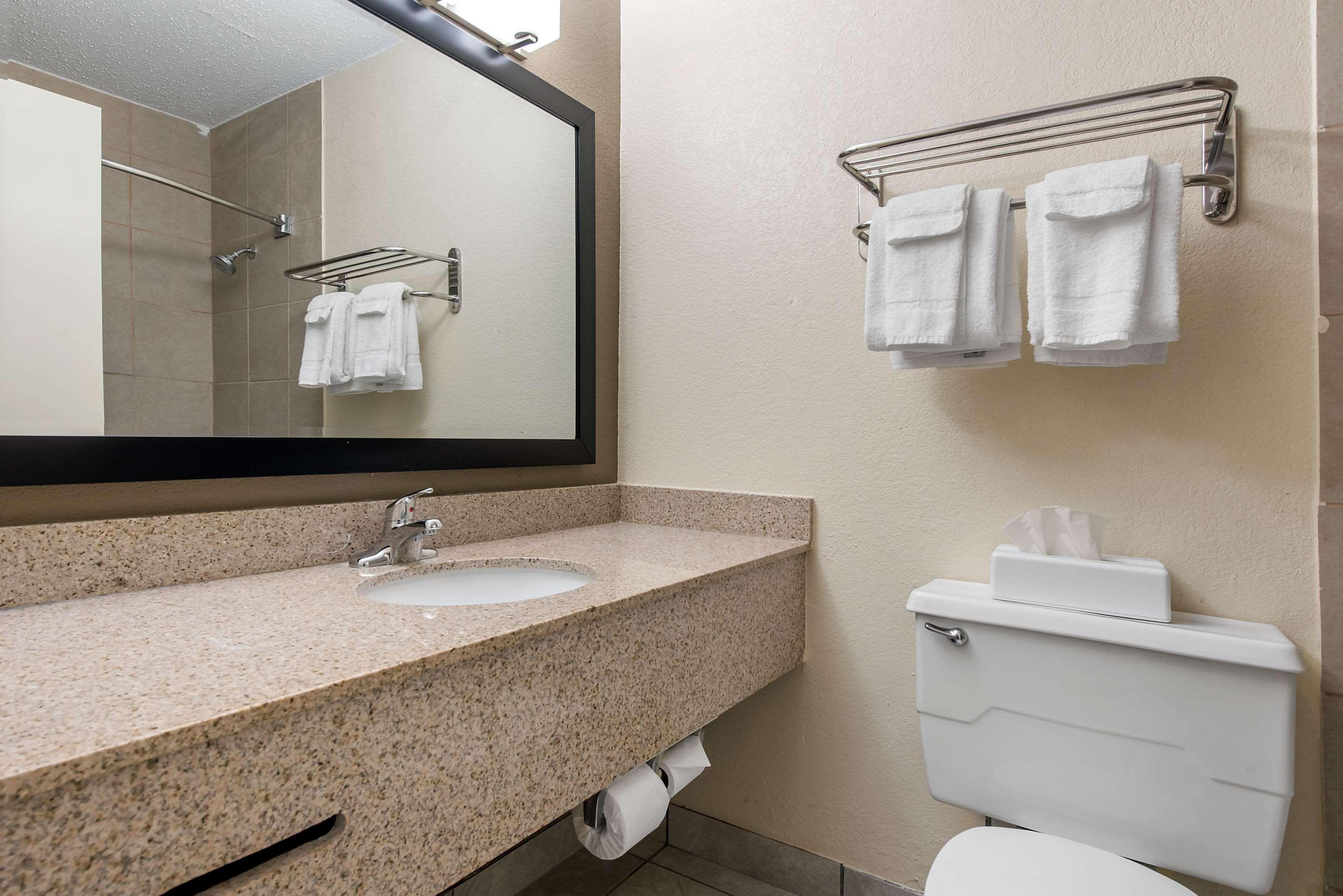 Quality Inn & Suites Lafayette I-65 Exterior photo