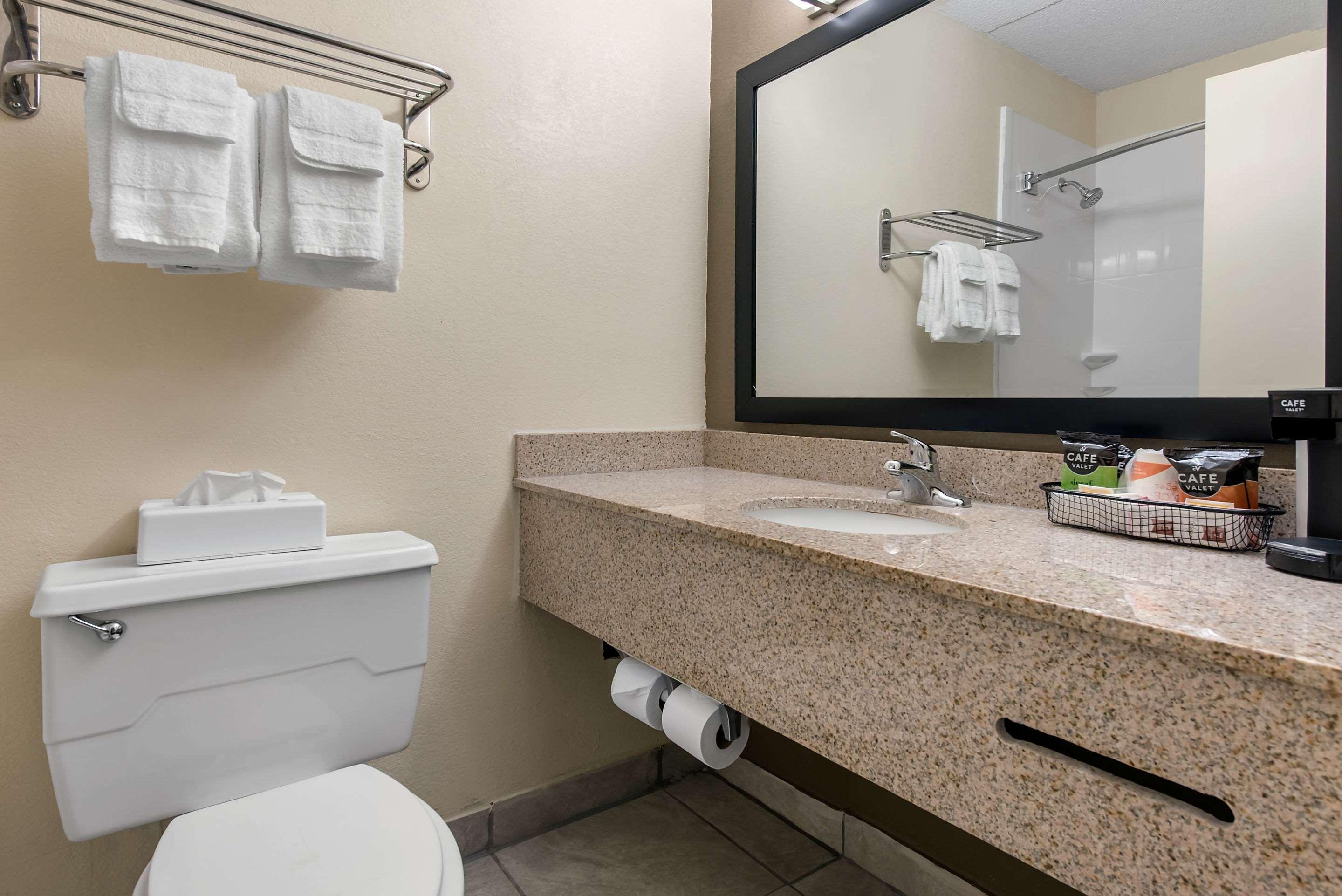 Quality Inn & Suites Lafayette I-65 Exterior photo