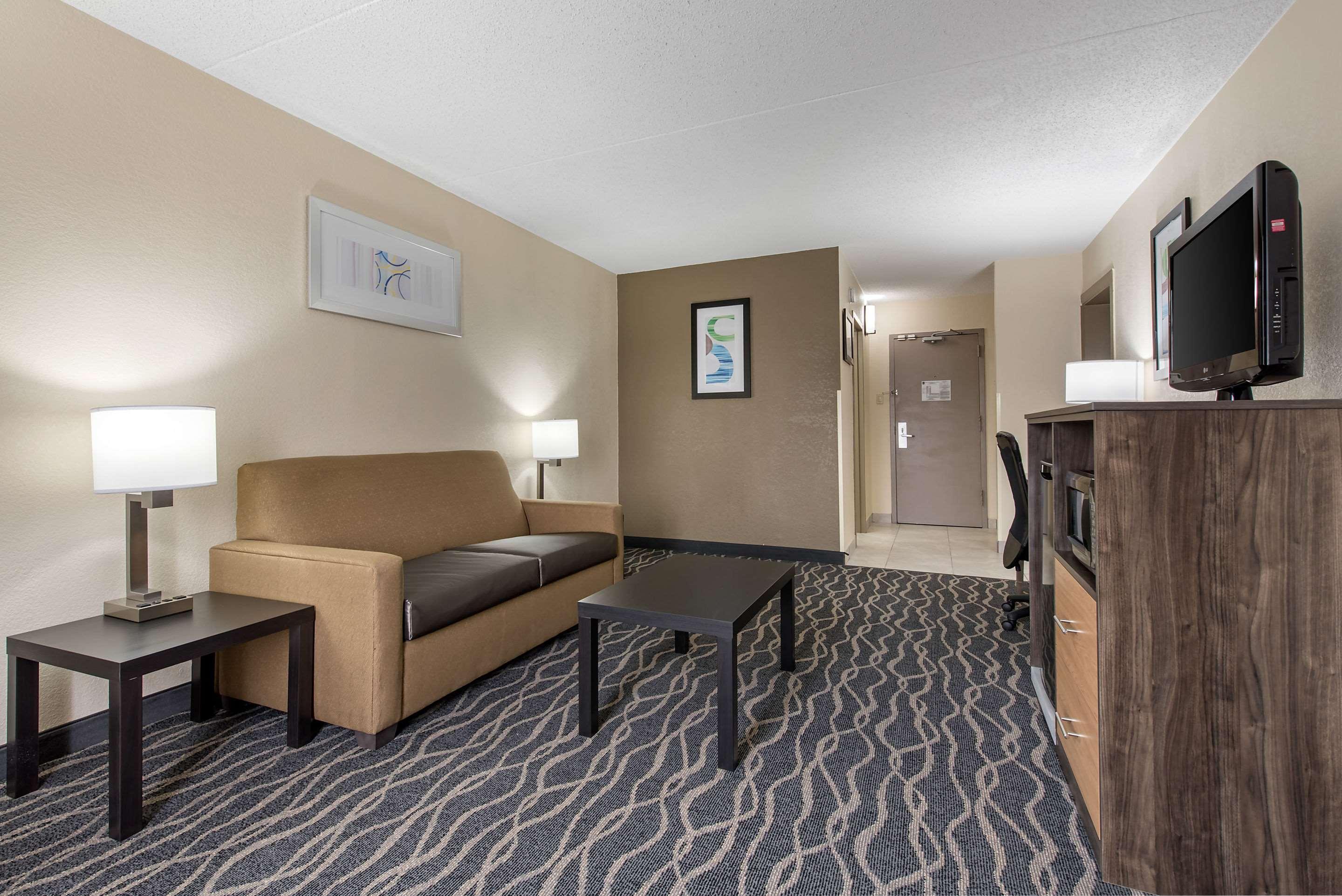 Quality Inn & Suites Lafayette I-65 Exterior photo