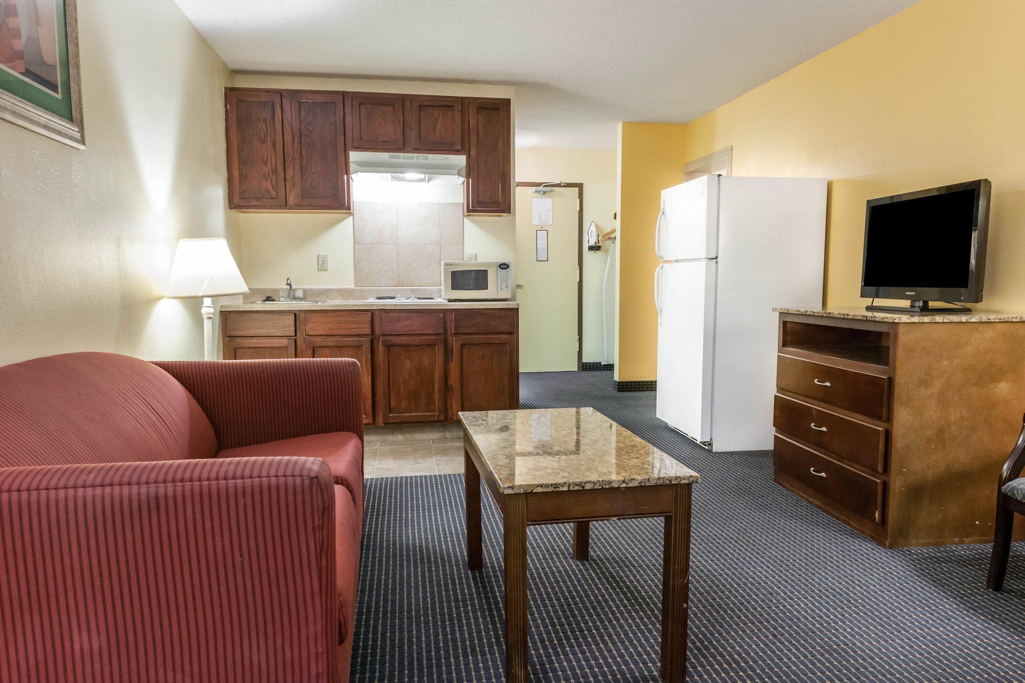 Quality Inn & Suites Lafayette I-65 Exterior photo