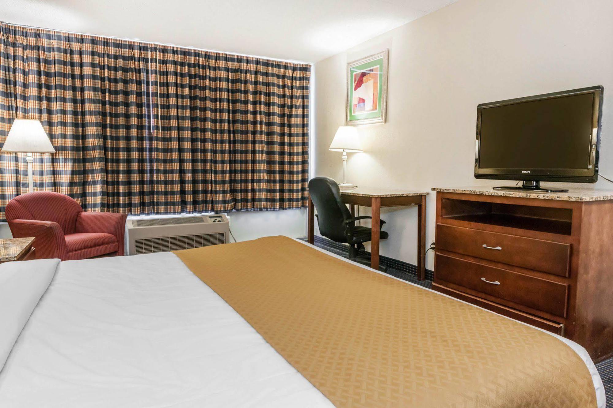 Quality Inn & Suites Lafayette I-65 Exterior photo